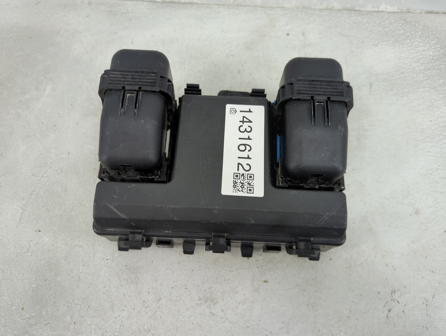 2017-2020 Ford Fusion Fusebox Fuse Box Panel Relay Module P/N:G2GT14A075AA Fits Fits 2017 2018 2019 2020 OEM Used Auto Parts