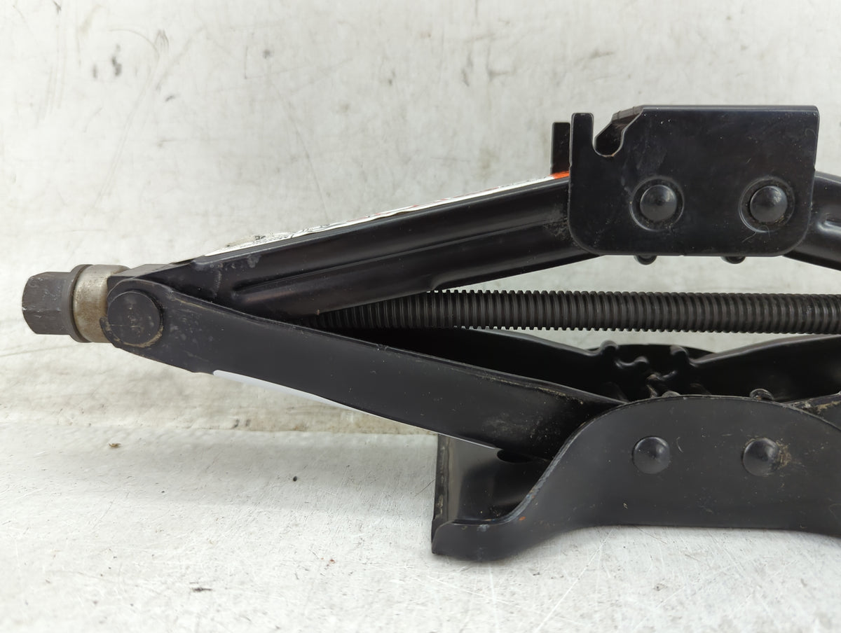 2018 Ford Fusion Spare Scissor Car Jack 1431715 - Oemusedautoparts1.com