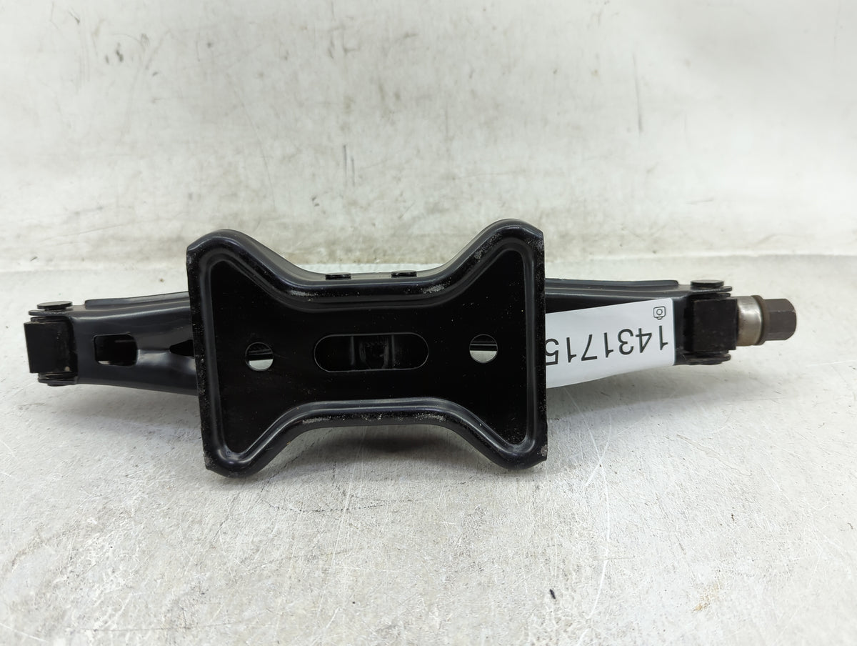 2018 Ford Fusion Spare Scissor Car Jack 1431715 - Oemusedautoparts1.com