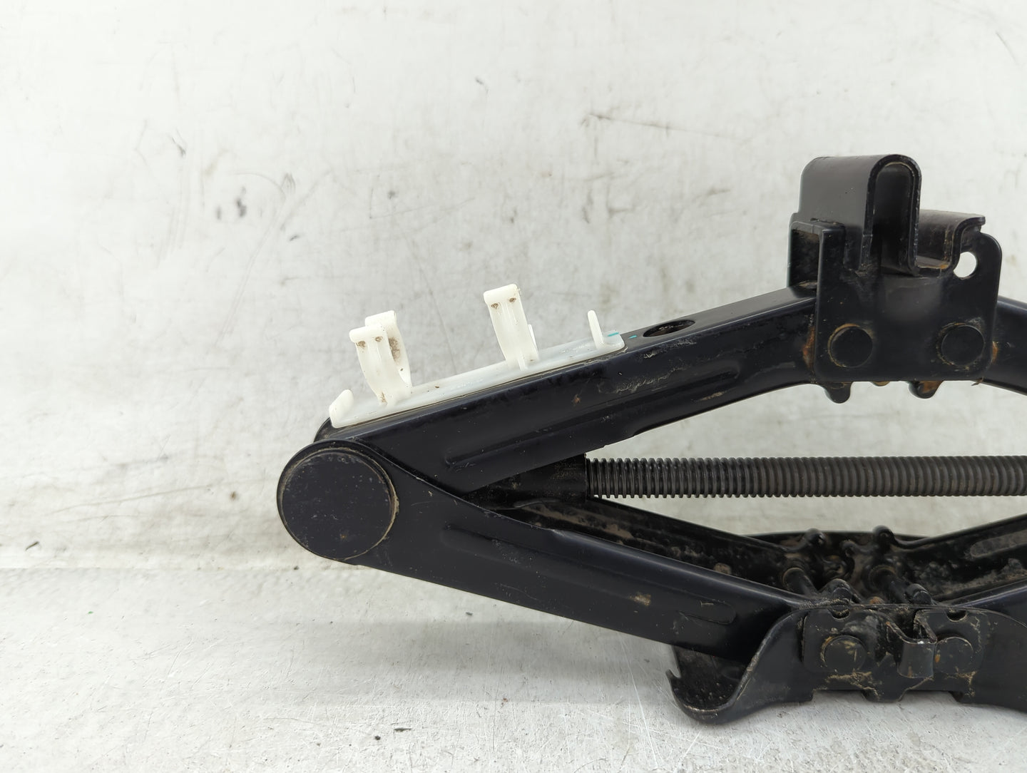 2018 Ford Fusion Spare Scissor Car Jack 1431778 - Oemusedautoparts1.com