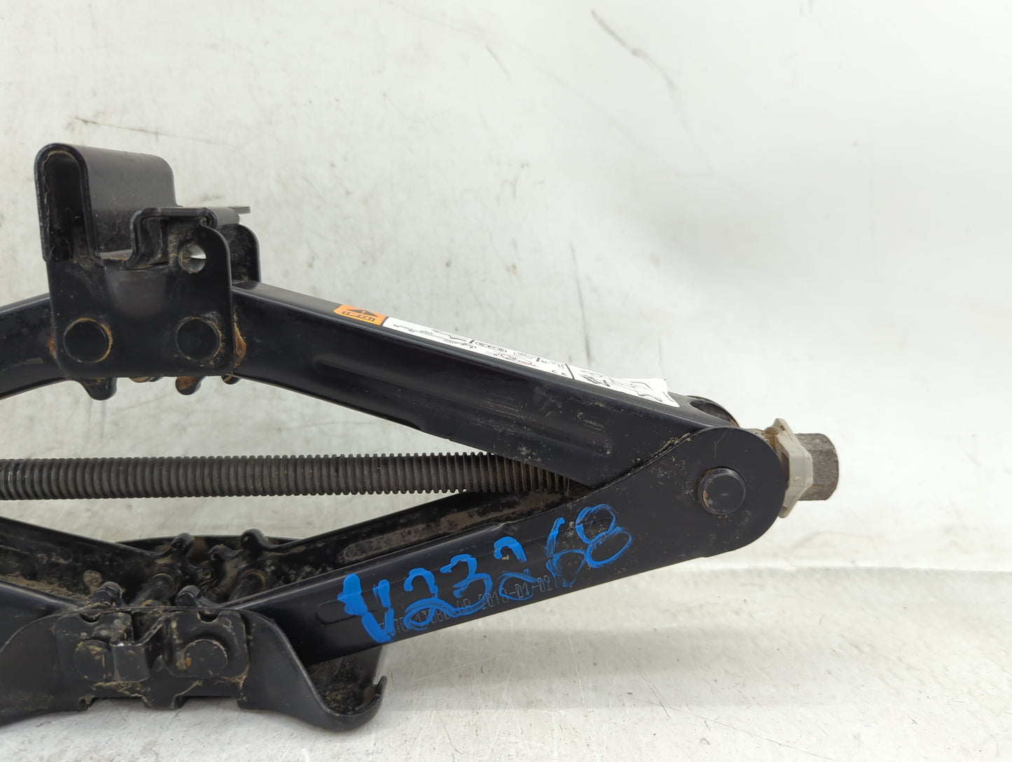2018 Ford Fusion Spare Scissor Car Jack 1431778 - Oemusedautoparts1.com