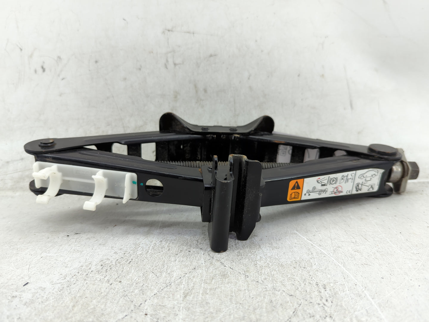 2018 Ford Fusion Spare Scissor Car Jack 1431778 - Oemusedautoparts1.com