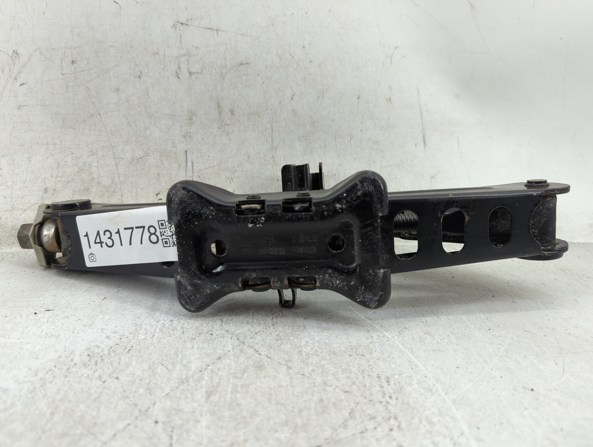 2018 Ford Fusion Spare Scissor Car Jack 1431778 - Oemusedautoparts1.com