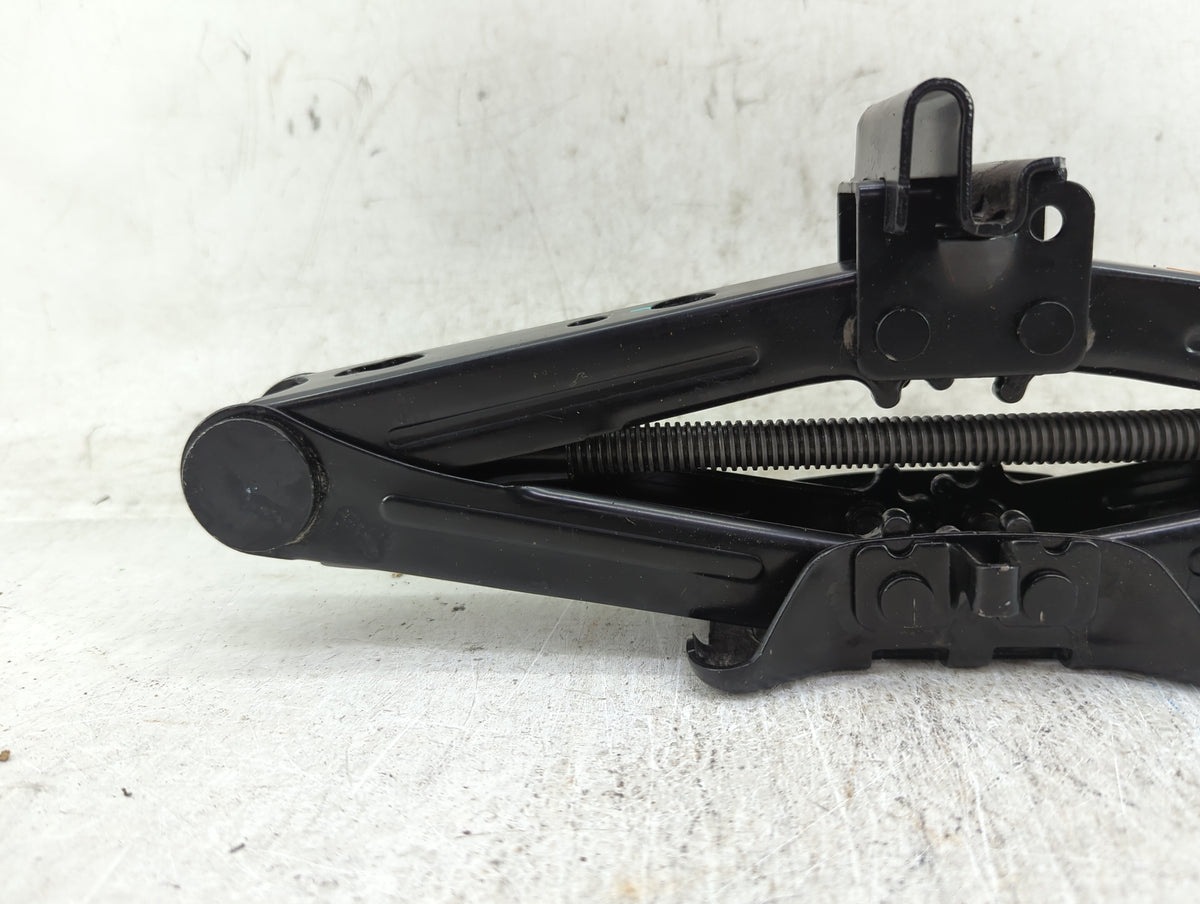 2018 Ford Fusion Spare Scissor Car Jack 1431842 - Oemusedautoparts1.com