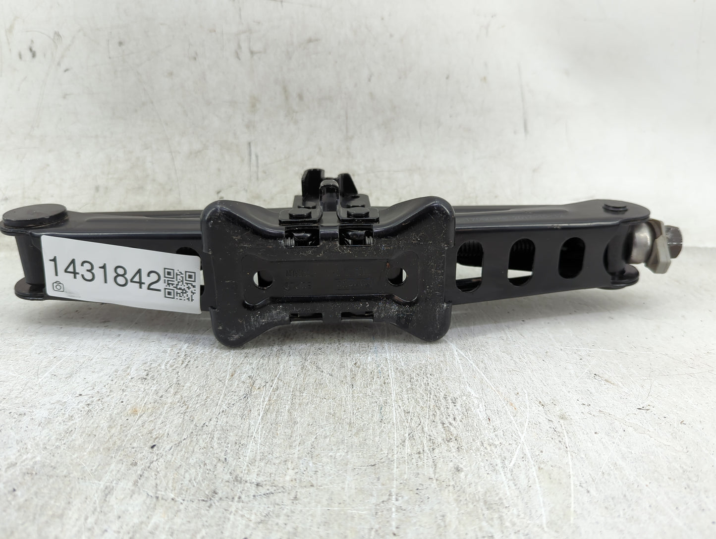 2018 Ford Fusion Spare Scissor Car Jack 1431842 - Oemusedautoparts1.com
