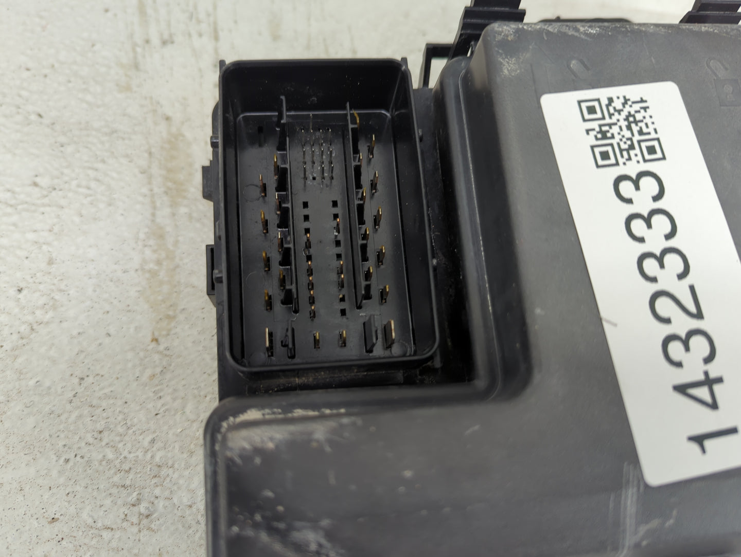 2017-2020 Ford Fusion Fusebox Fuse Box Panel Relay Module P/N:8T2T-14B192-AB 8T2T-14B192-BA, 8T2T-CA Fits Fits 2017 2018 201