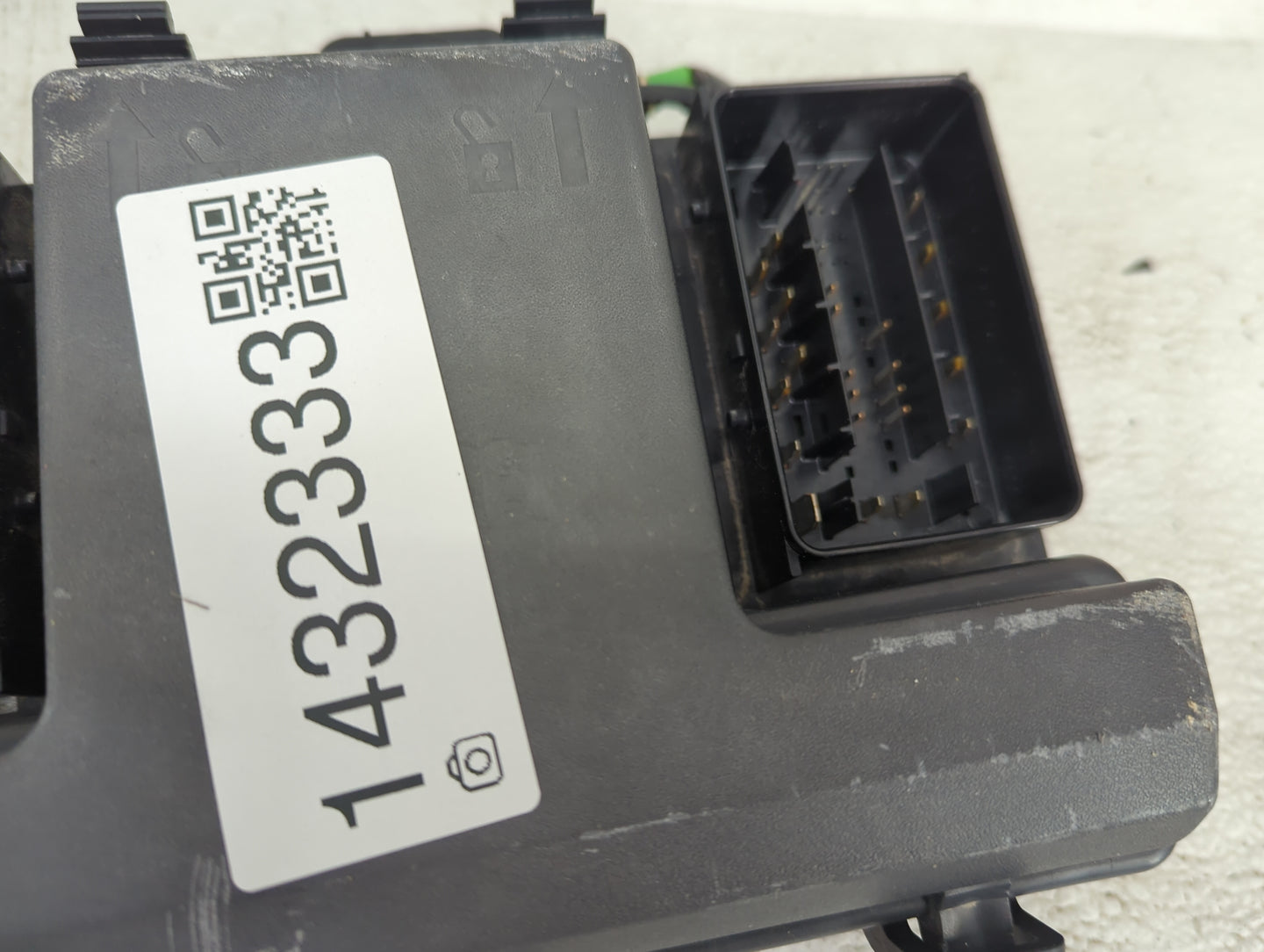 2017-2020 Ford Fusion Fusebox Fuse Box Panel Relay Module P/N:8T2T-14B192-AB 8T2T-14B192-BA, 8T2T-CA Fits Fits 2017 2018 201