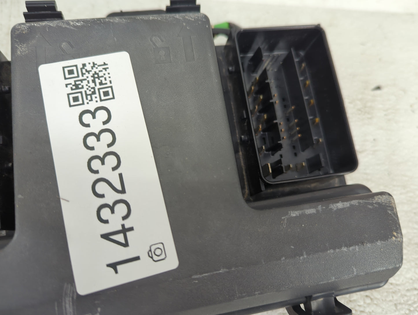 2017-2020 Ford Fusion Fusebox Fuse Box Panel Relay Module P/N:8T2T-14B192-AB 8T2T-14B192-BA, 8T2T-CA Fits Fits 2017 2018 201