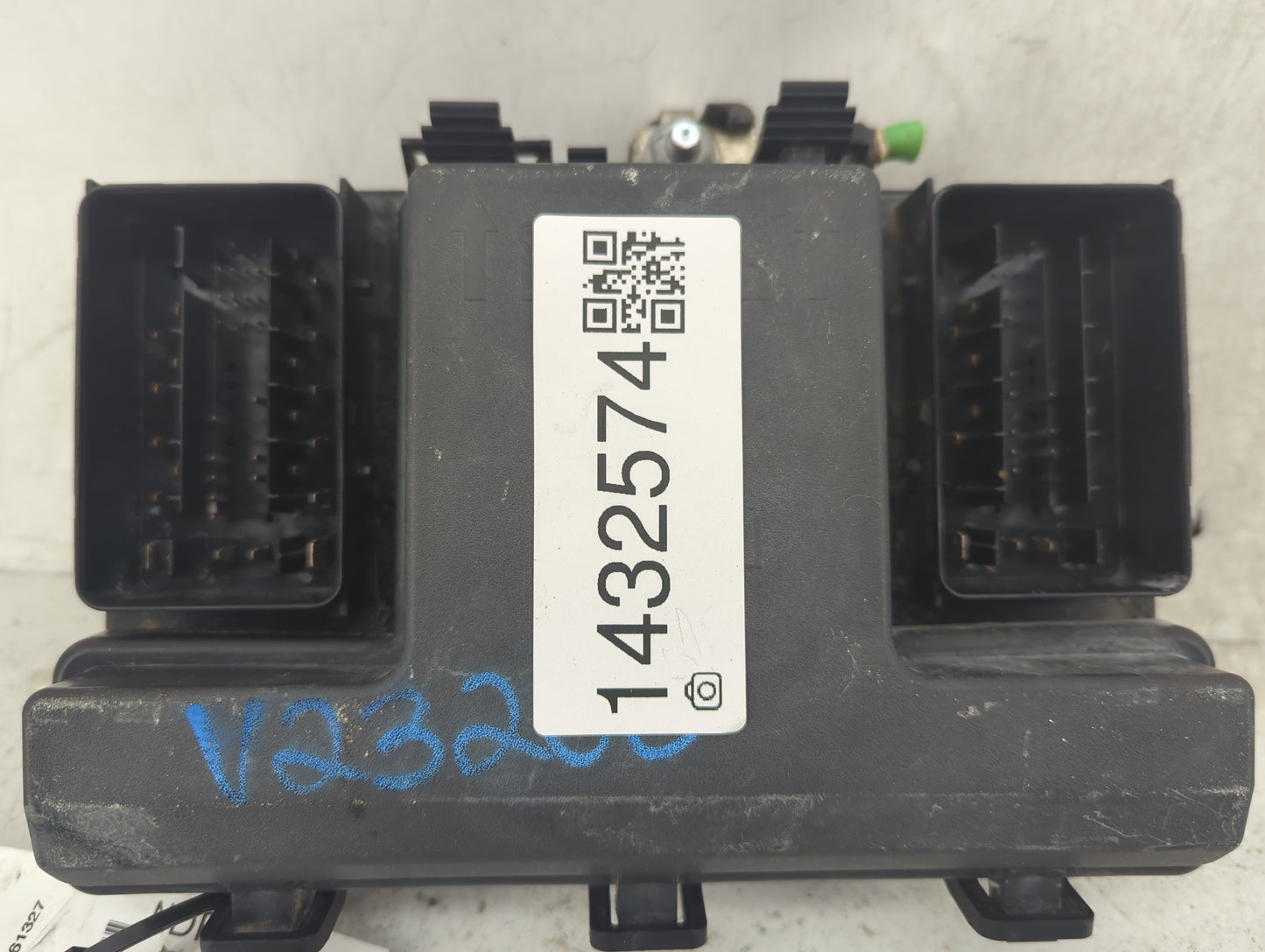 2017-2020 Ford Fusion Fusebox Fuse Box Panel Relay Module P/N:PA66-GF14 Fits Fits 2017 2018 2019 2020 OEM Used Auto Parts - 
