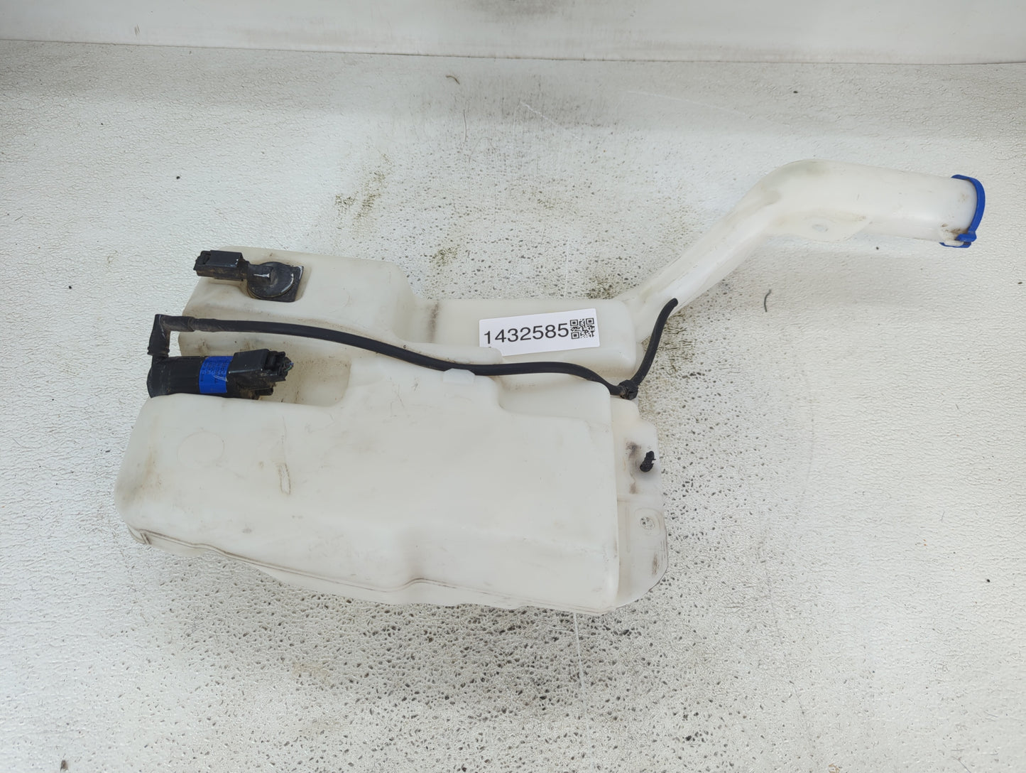 2017-2020 Ford Fusion Windshield Washer Fluid Reservoir Bottle Oem - Oemusedautoparts1.com