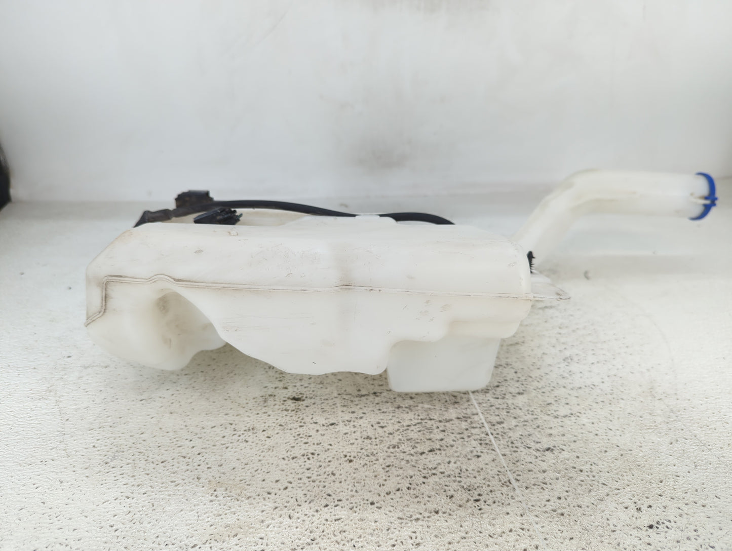 2017-2020 Ford Fusion Windshield Washer Fluid Reservoir Bottle Oem - Oemusedautoparts1.com