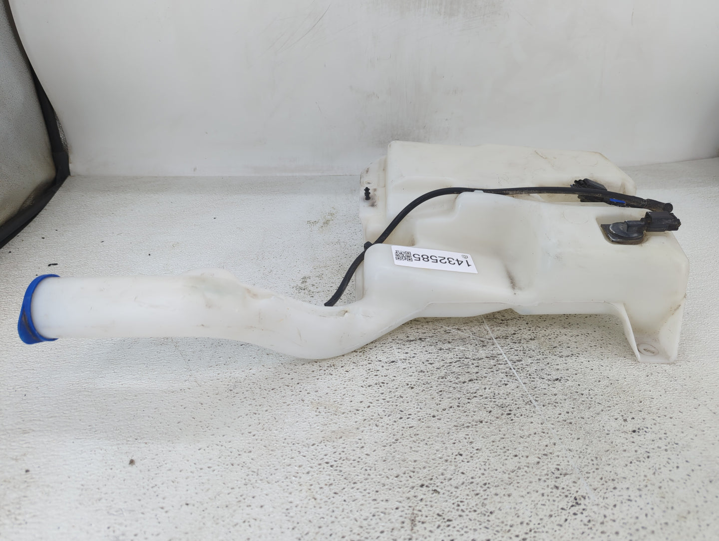 2017-2020 Ford Fusion Windshield Washer Fluid Reservoir Bottle Oem - Oemusedautoparts1.com