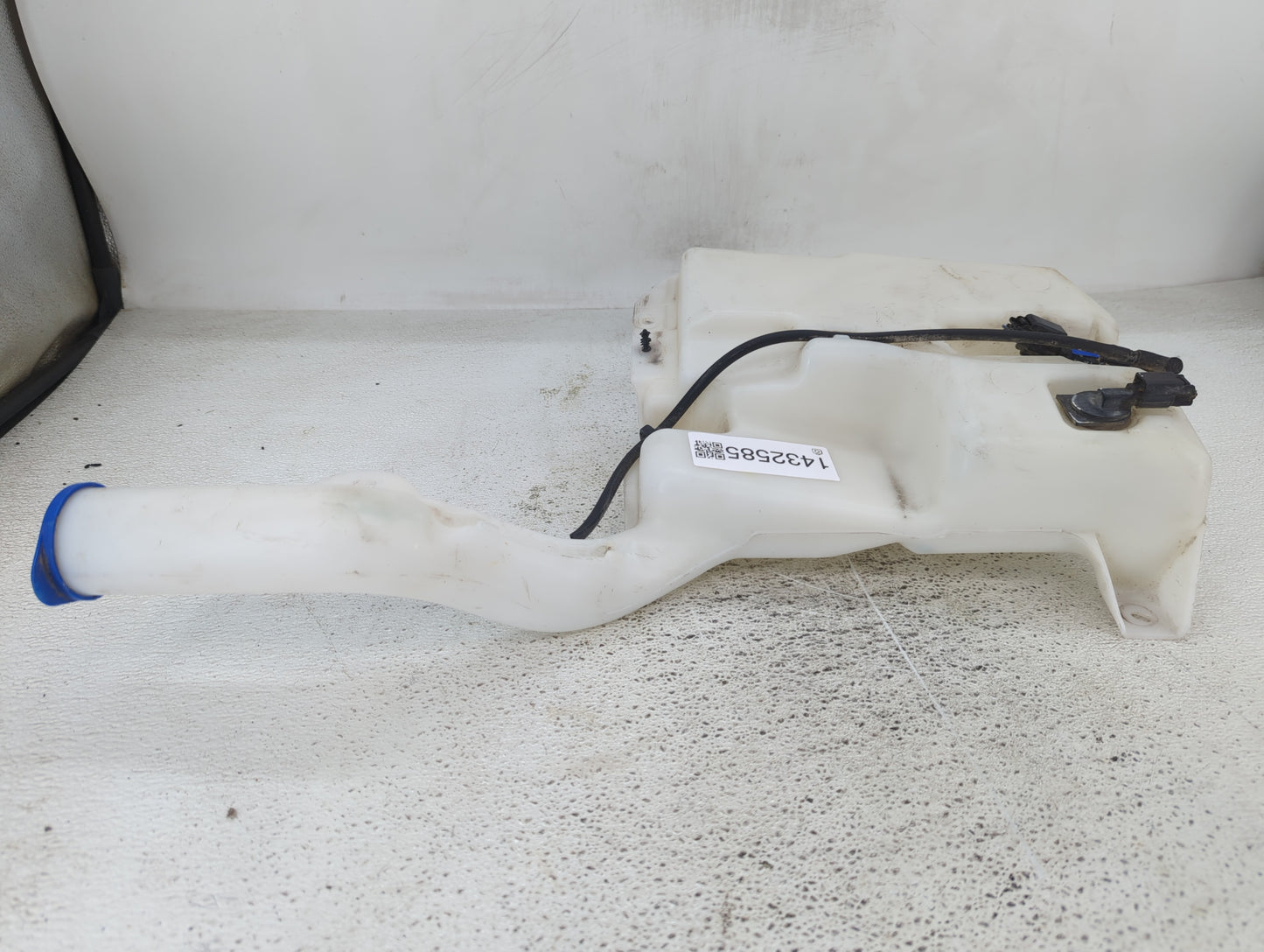 2017-2020 Ford Fusion Windshield Washer Fluid Reservoir Bottle Oem - Oemusedautoparts1.com
