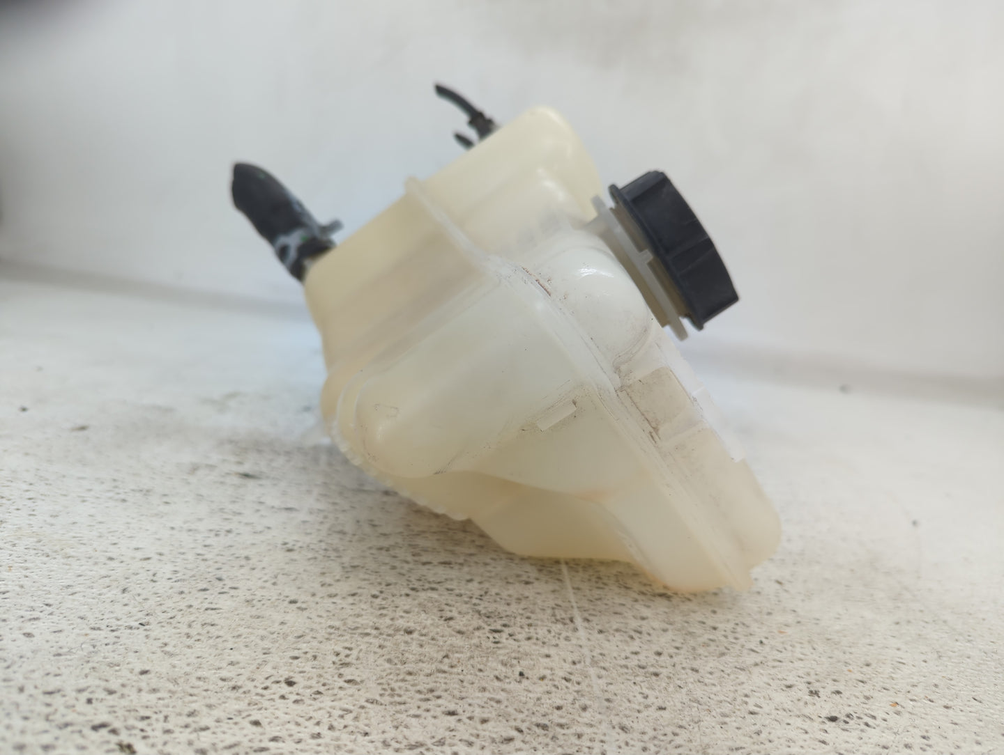 2017-2020 Ford Fusion Radiator Coolant Overflow Expansion Tank Bottle 1432601 - Oemusedautoparts1.com