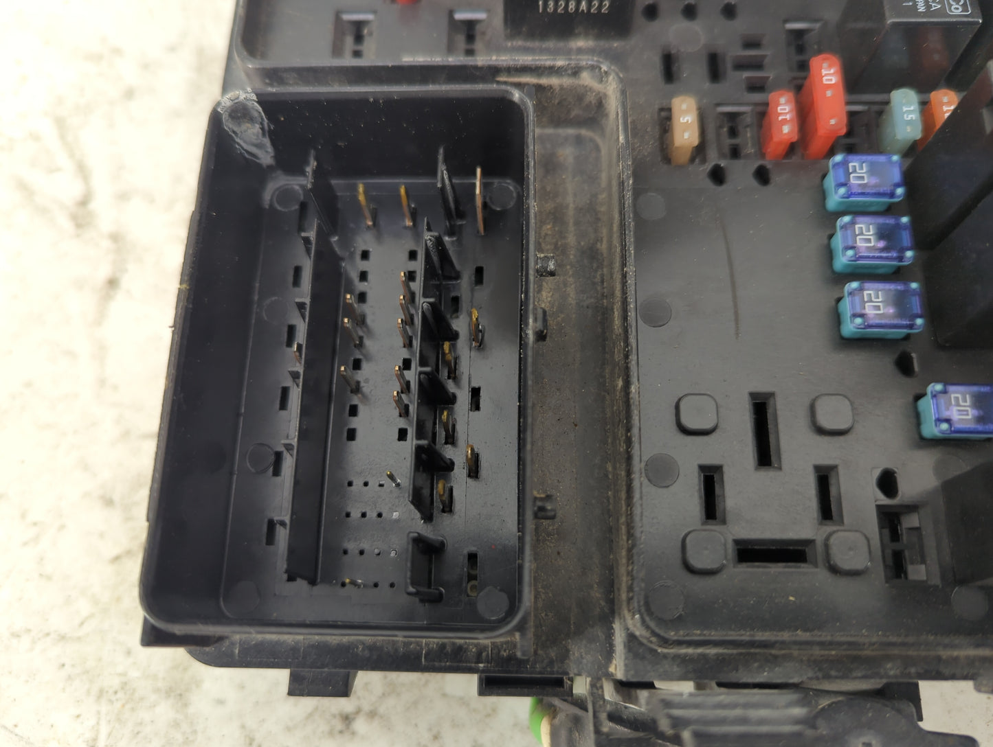 2017-2020 Ford Fusion Fusebox Fuse Box Panel Relay Module P/N:8T2T-14B192-AB 8T2T-14B192-BA, 8T2T-CA Fits Fits 2017 2018 201