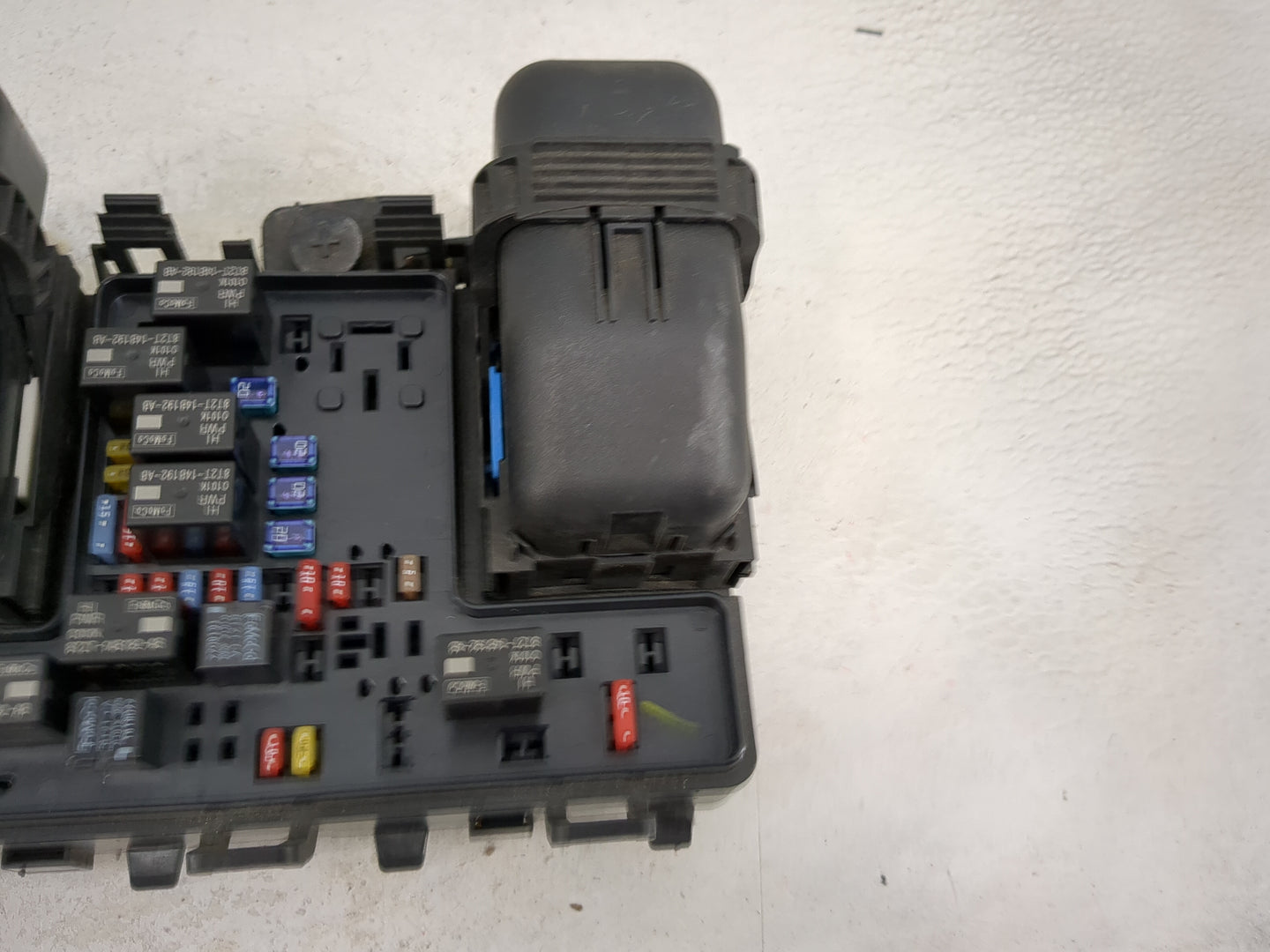 2017-2020 Ford Fusion Fusebox Fuse Box Panel Relay Module P/N:G2GT14A075AA 8T2T-14B192-AB Fits Fits 2017 2018 2019 2020 OEM 