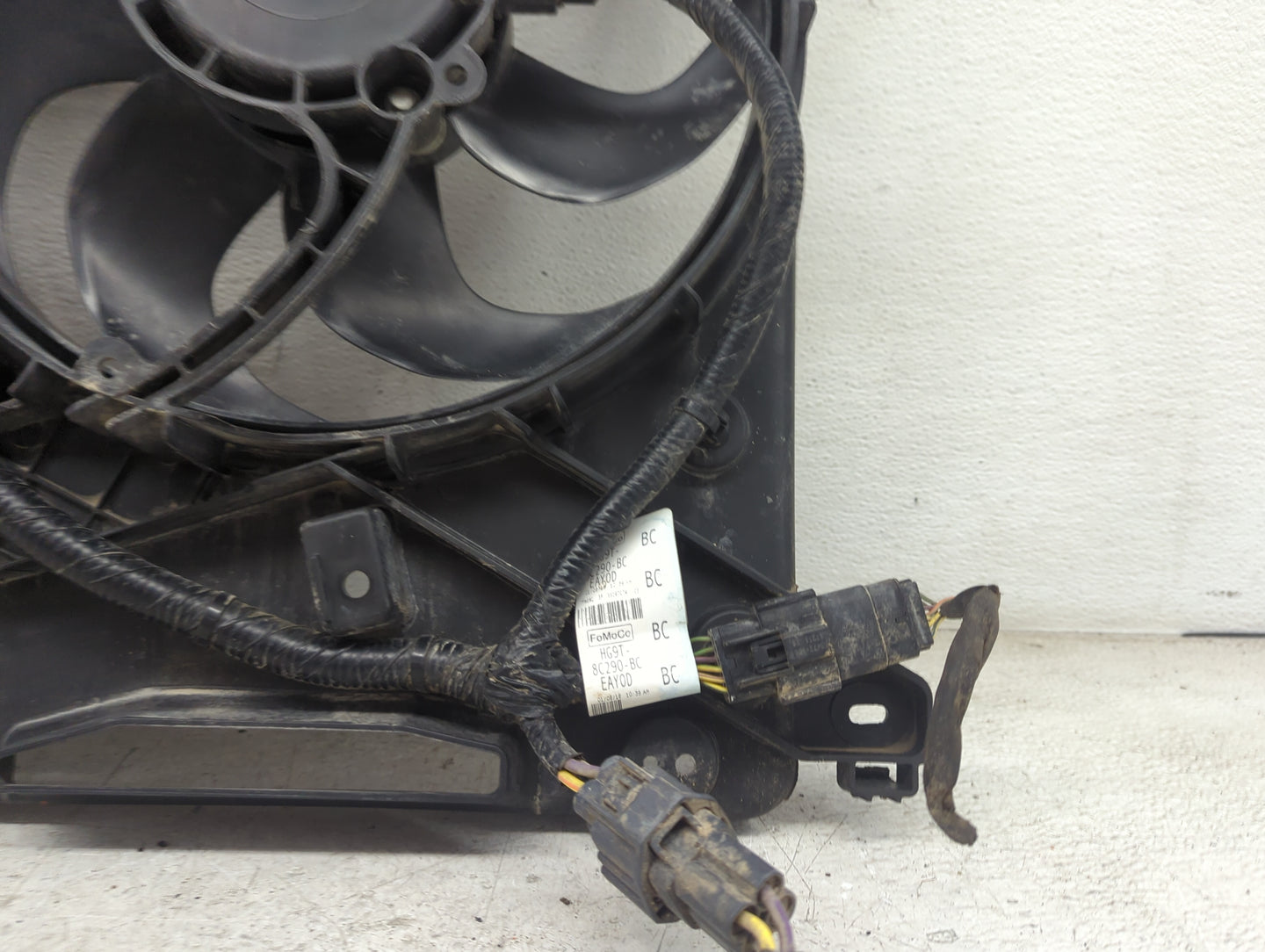 2016-2020 Ford Fusion Electric Radiator Cooling Fan Motor Assembly P/N:HG9T-8C290-BC 10891320 Fits Fits 2016 2017 2018 2019 