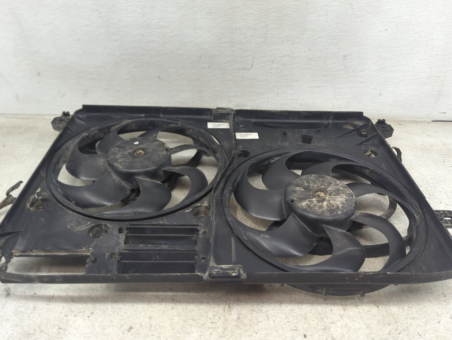 2016-2020 Ford Fusion Electric Radiator Cooling Fan Motor Assembly P/N:HG9T-8C290-BC 10891320 Fits Fits 2016 2017 2018 2019 