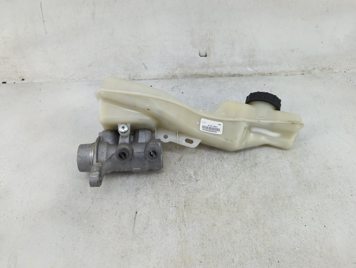 2017-2020 Ford Fusion Brake Master Cylinder 1489162 - Oemusedautoparts1.com