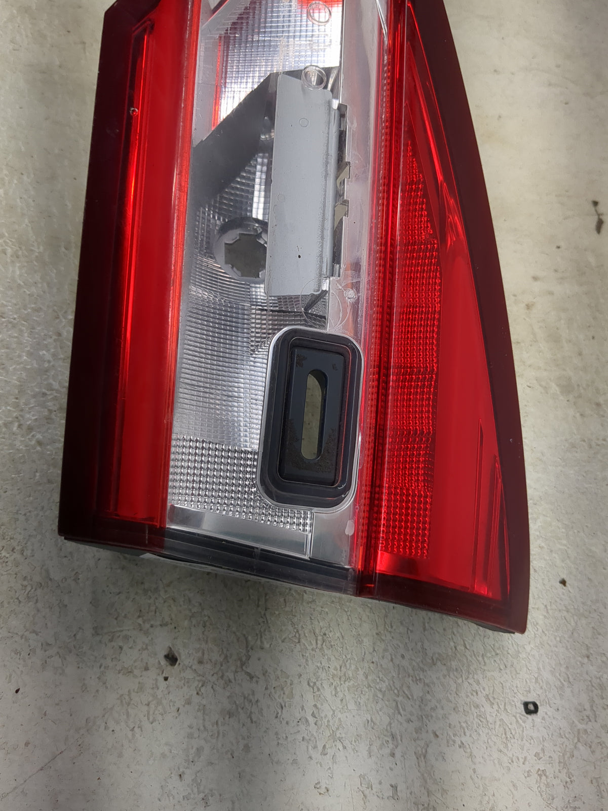 2018 Ford Fusion Passenger Right Side Deck Lid Mounted Tail Light 1512866 - Oemusedautoparts1.com
