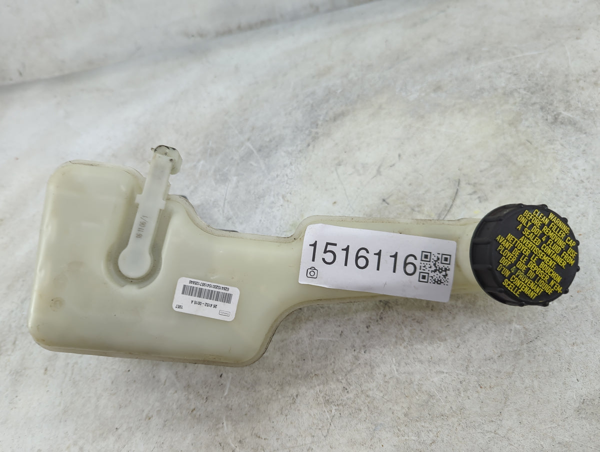 2017-2020 Ford Fusion Brake Master Cylinder 1516116 - Oemusedautoparts1.com