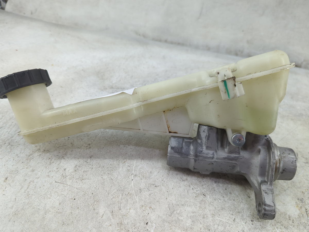 2017-2020 Ford Fusion Brake Master Cylinder 1516116 - Oemusedautoparts1.com