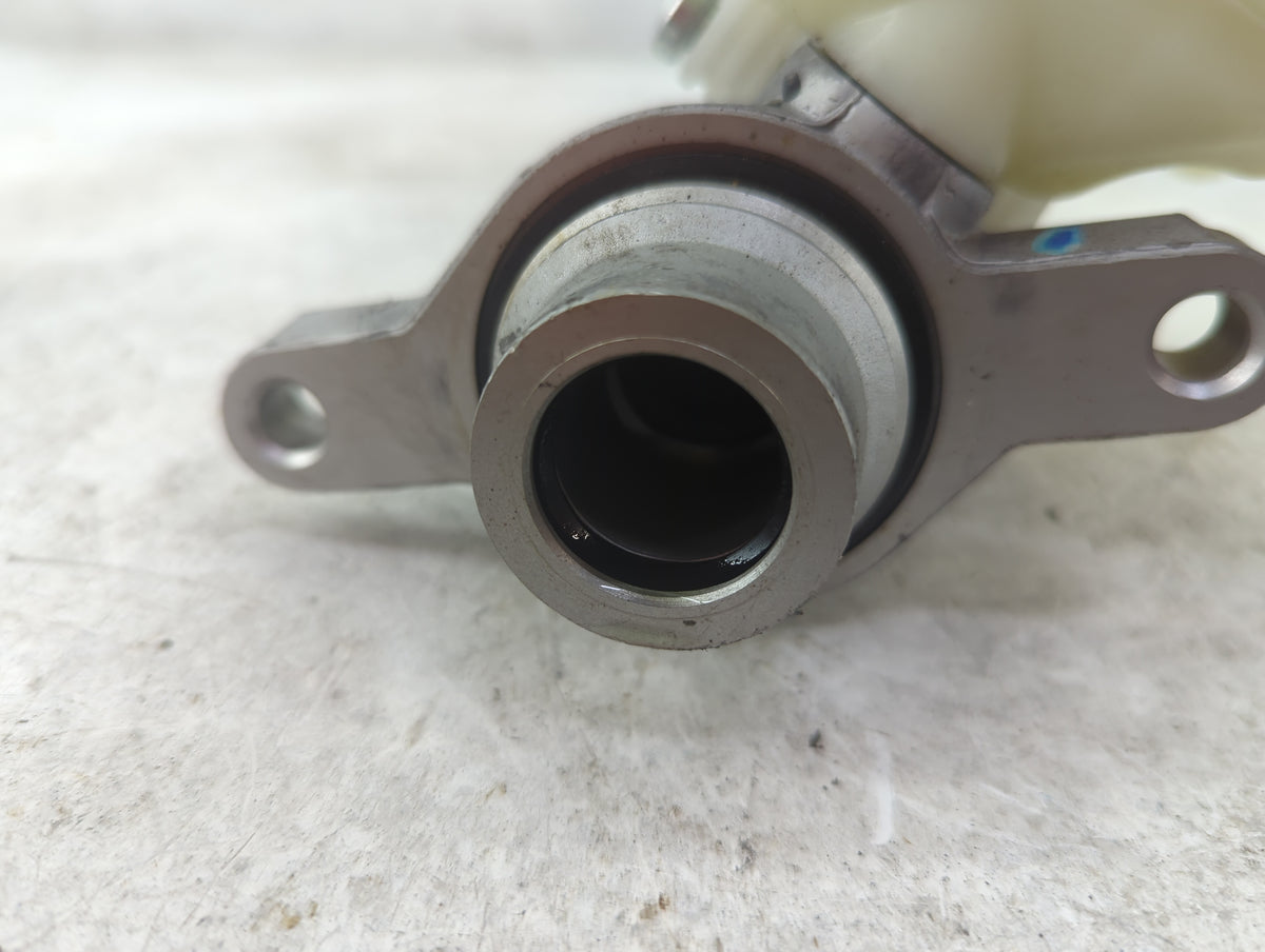 2017-2020 Ford Fusion Brake Master Cylinder 1516116 - Oemusedautoparts1.com