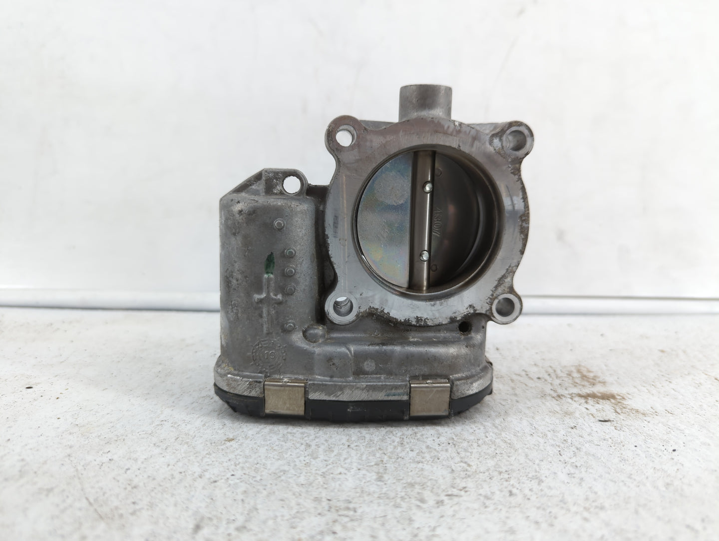2014-2019 Ford Fusion Throttle Body P/N:0 280 750 566 DS7E-9F991-BB Fits Fits 2014 2015 2016 2017 2018 2019 OEM Used Auto Pa