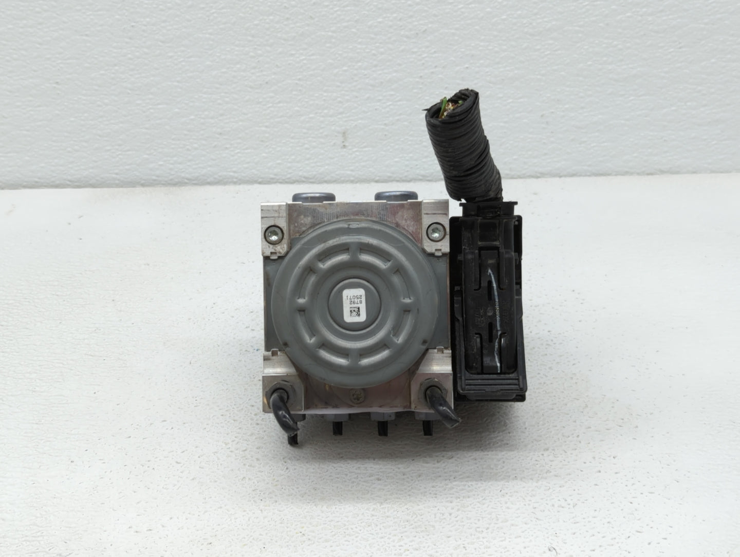 2017-2018 Ford Fusion ABS Pump Control Module Replacement P/N:HG9C-2B373-AH HG9C-2B373-CF, HG9C-2C219-MF Fits Fits 2017 2018