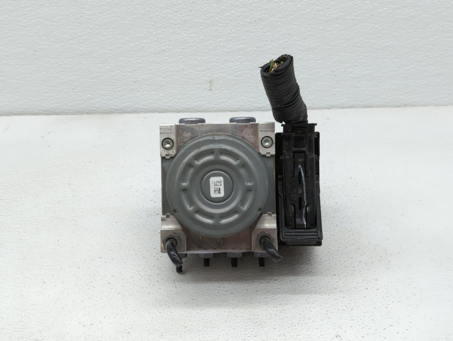 2017-2018 Ford Fusion ABS Pump Control Module Replacement P/N:HG9C-2B373-AH HG9C-2B373-CF, HG9C-2C219-MF Fits Fits 2017 2018