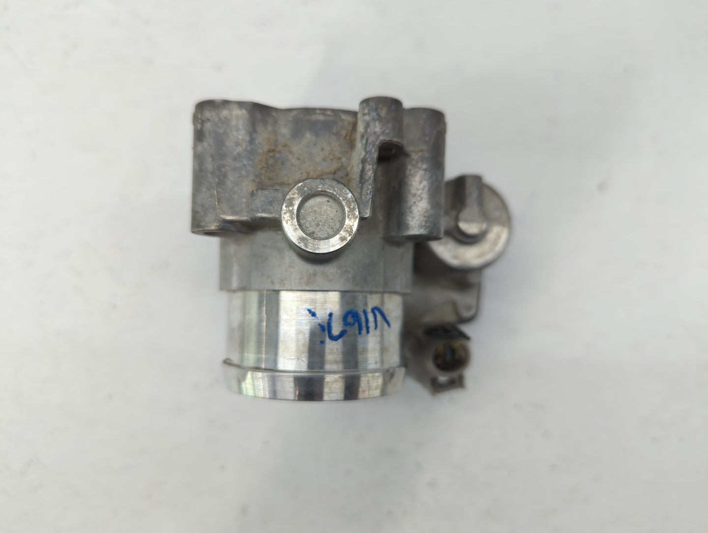 2014-2020 Ford Fusion Throttle Body P/N:DS7G-9F991-CA DS7G-9F991-BB Fits Fits 2014 2015 2016 2017 2018 2019 2020 OEM Used Au