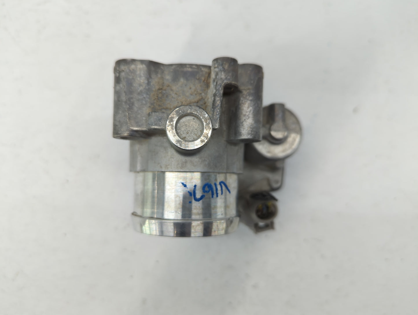 2014-2020 Ford Fusion Throttle Body P/N:DS7G-9F991-CA DS7G-9F991-BB Fits Fits 2014 2015 2016 2017 2018 2019 2020 OEM Used Au