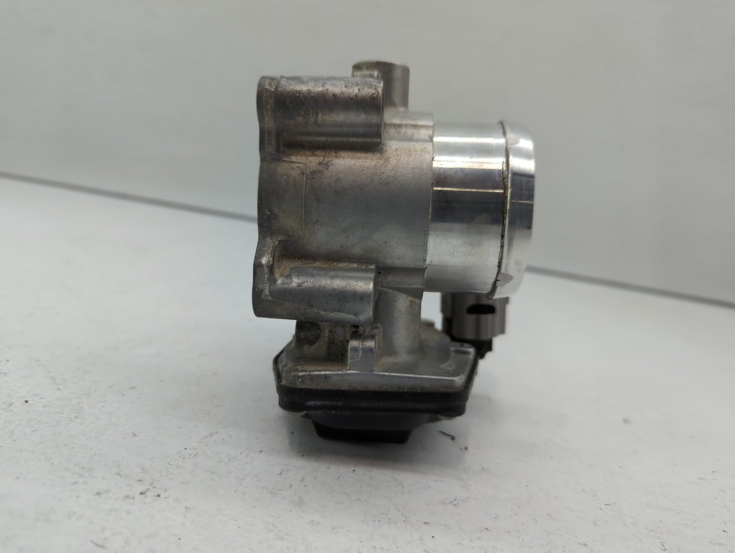 2014-2020 Ford Fusion Throttle Body P/N:DS7G-9F991-CA DS7G-9F991-BB Fits Fits 2014 2015 2016 2017 2018 2019 2020 OEM Used Au