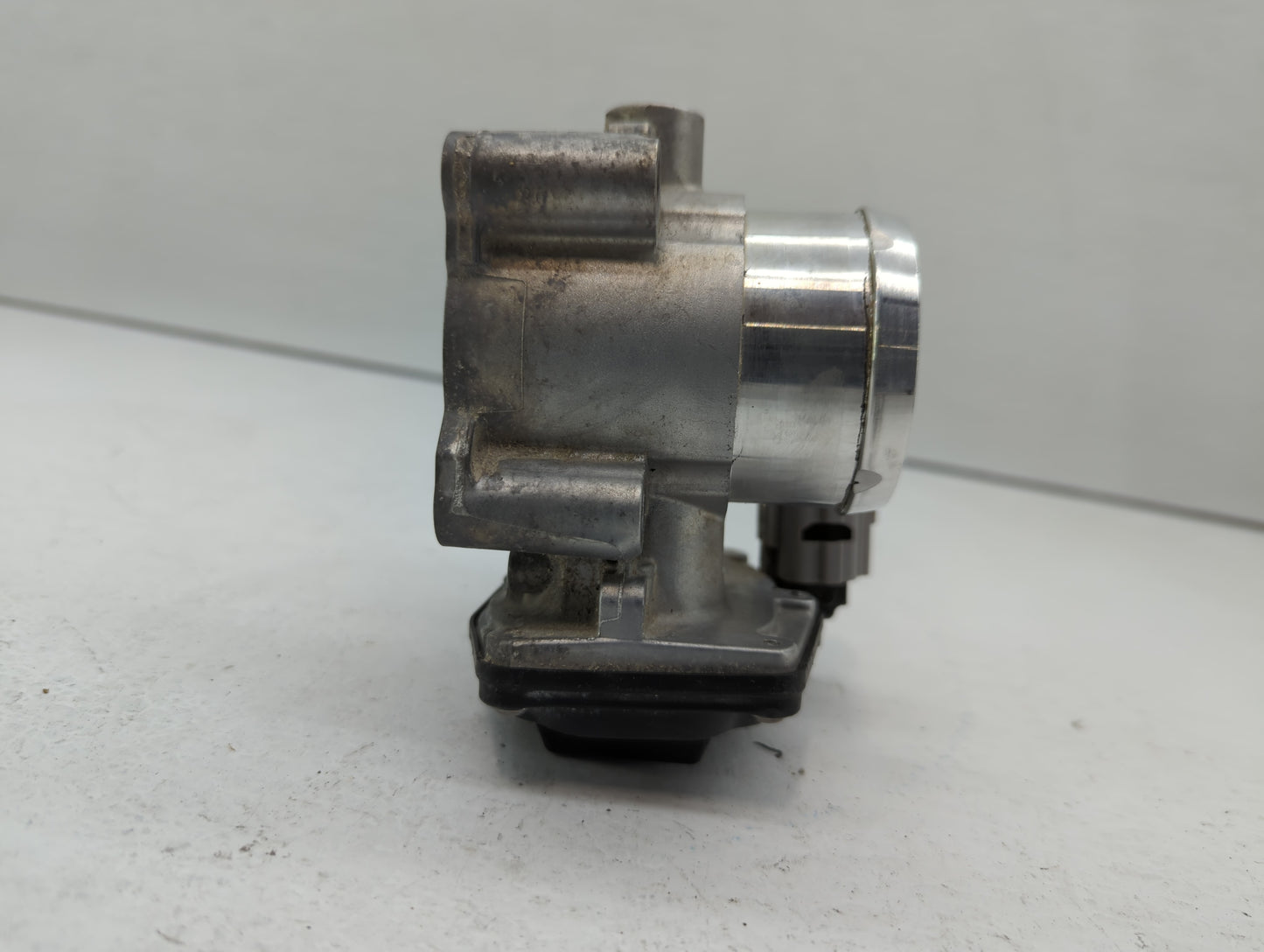 2014-2020 Ford Fusion Throttle Body P/N:DS7G-9F991-CA DS7G-9F991-BB Fits Fits 2014 2015 2016 2017 2018 2019 2020 OEM Used Au