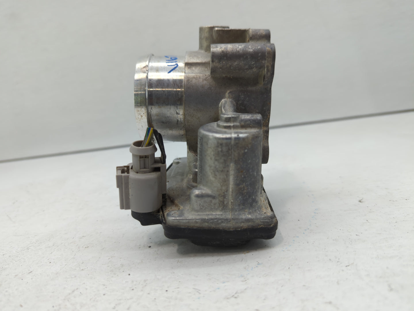 2014-2020 Ford Fusion Throttle Body P/N:DS7G-9F991-CA DS7G-9F991-BB Fits Fits 2014 2015 2016 2017 2018 2019 2020 OEM Used Au