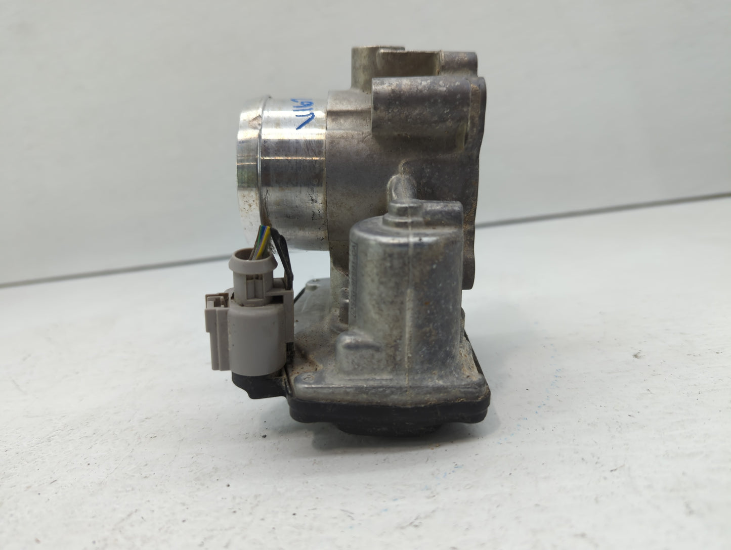 2014-2020 Ford Fusion Throttle Body P/N:DS7G-9F991-CA DS7G-9F991-BB Fits Fits 2014 2015 2016 2017 2018 2019 2020 OEM Used Au