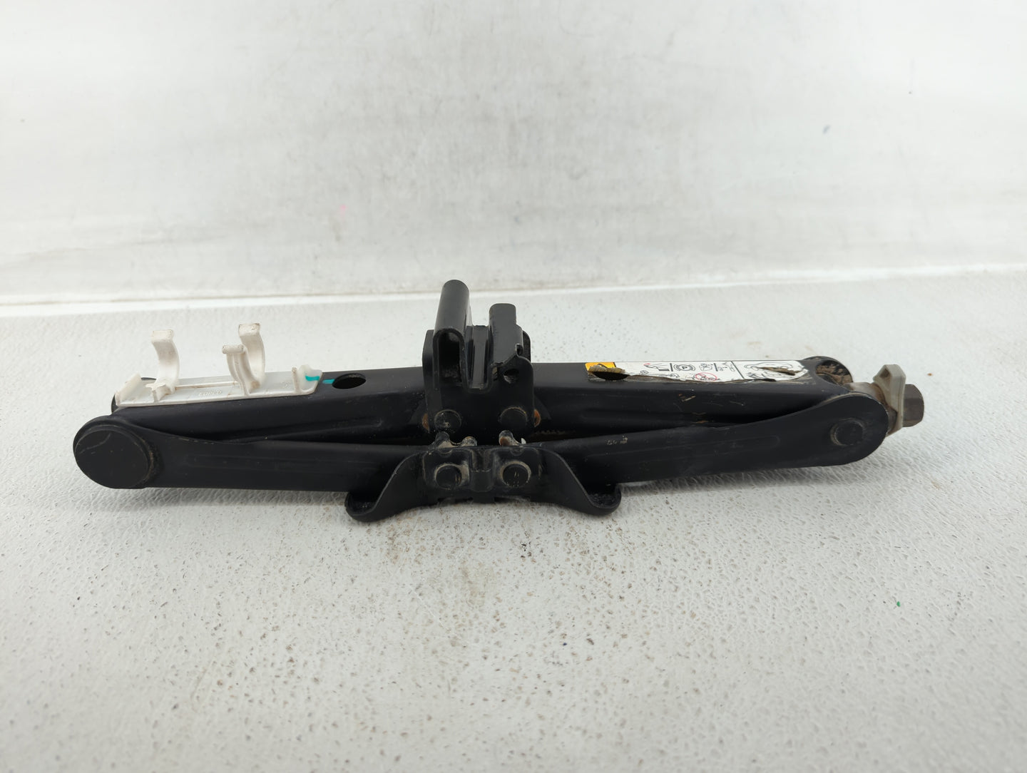 2018 Ford Fusion Spare Scissor Car Jack - Oemusedautoparts1.com