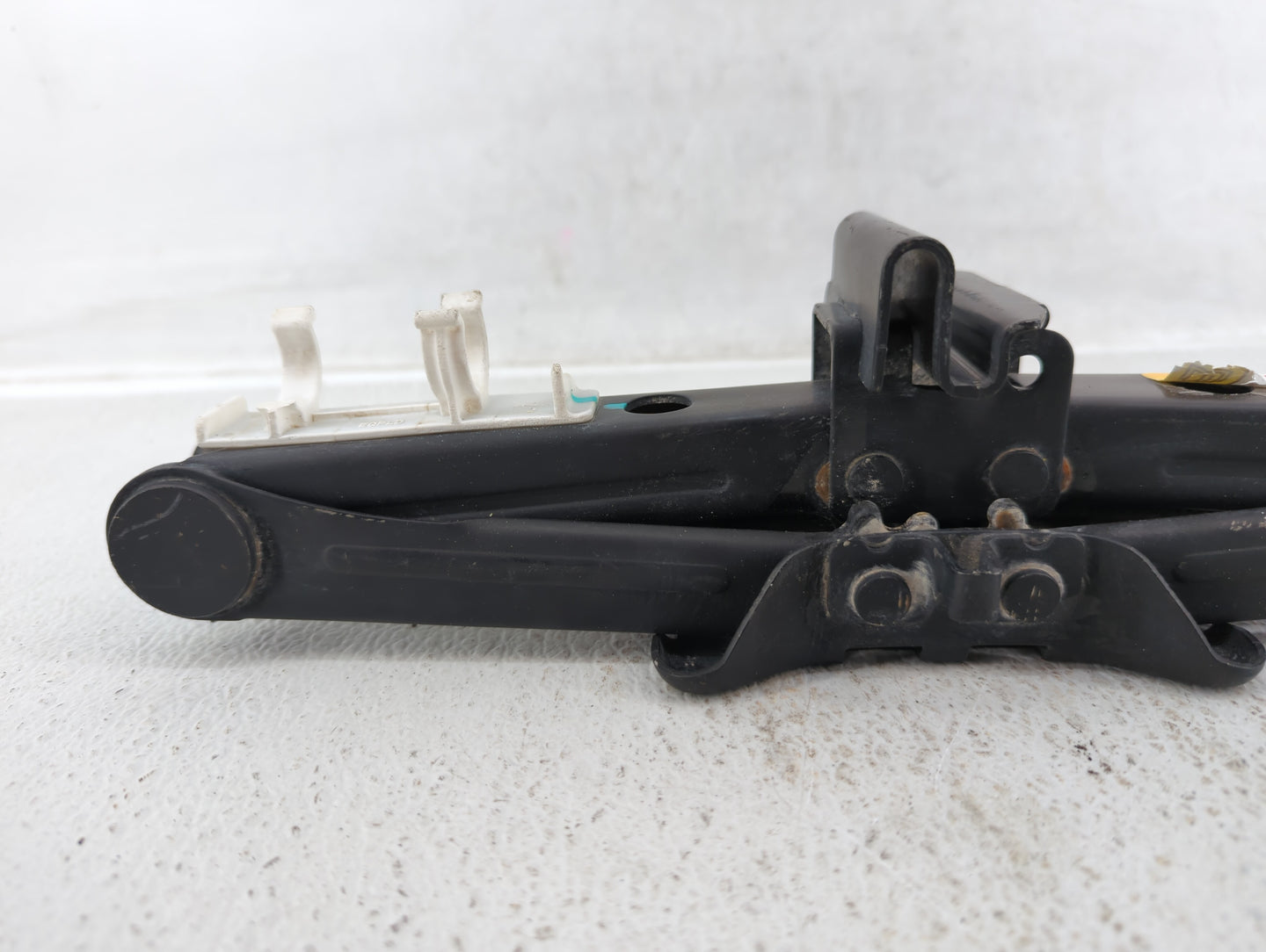 2018 Ford Fusion Spare Scissor Car Jack - Oemusedautoparts1.com