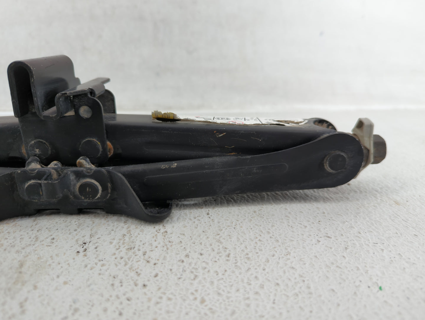2018 Ford Fusion Spare Scissor Car Jack - Oemusedautoparts1.com