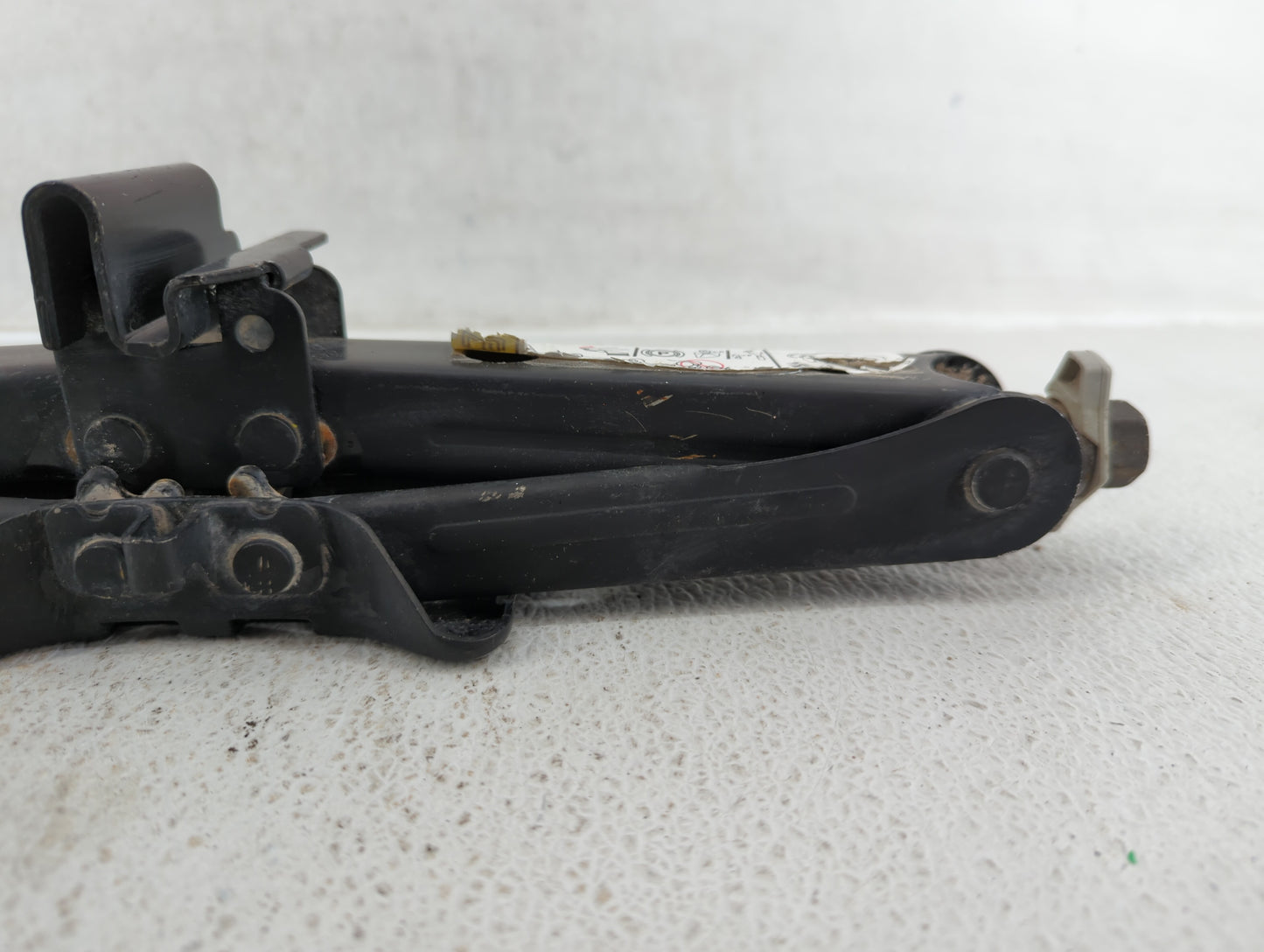 2018 Ford Fusion Spare Scissor Car Jack - Oemusedautoparts1.com