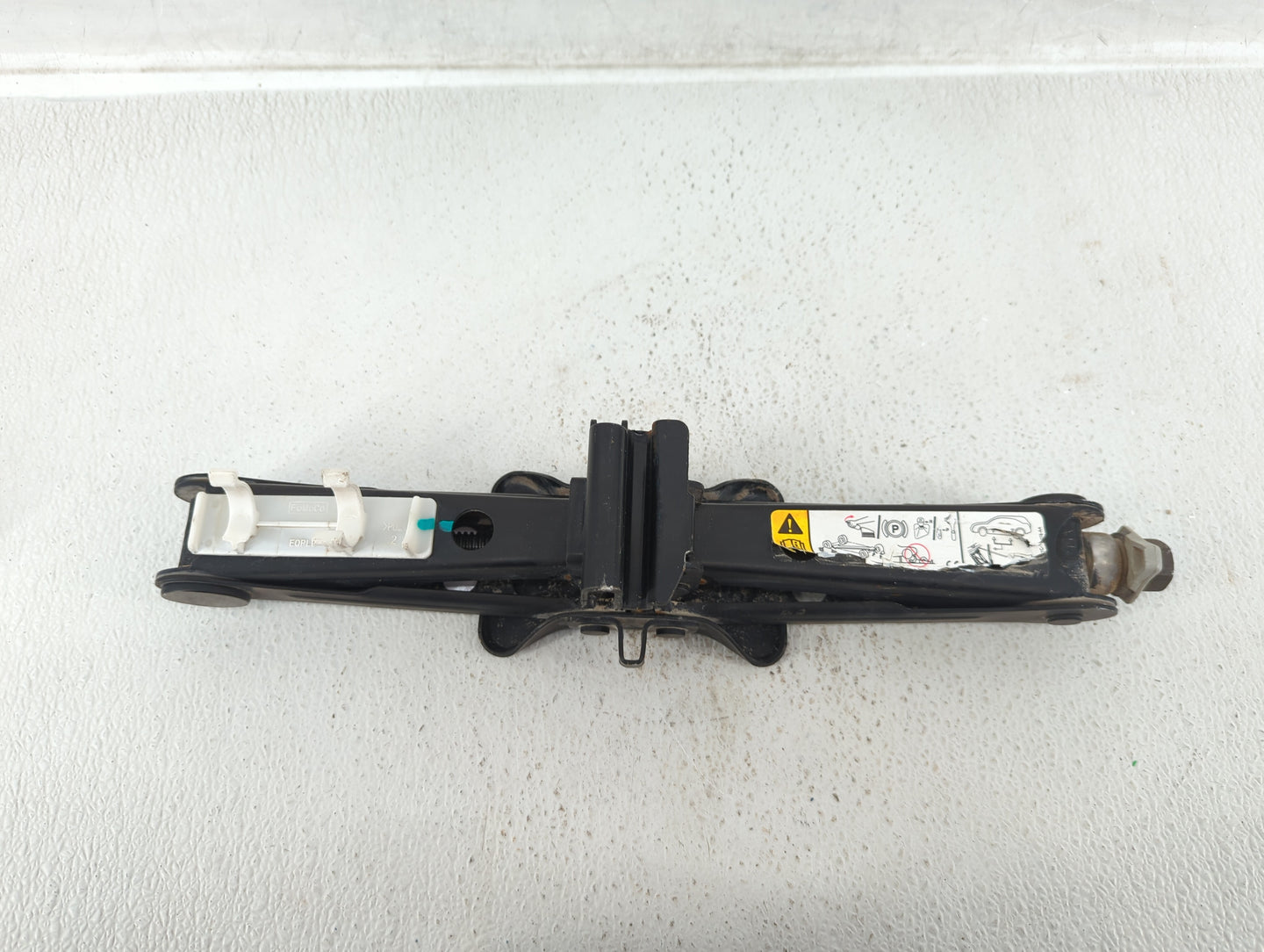 2018 Ford Fusion Spare Scissor Car Jack - Oemusedautoparts1.com