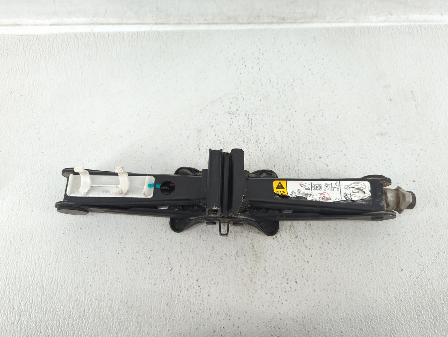 2018 Ford Fusion Spare Scissor Car Jack - Oemusedautoparts1.com