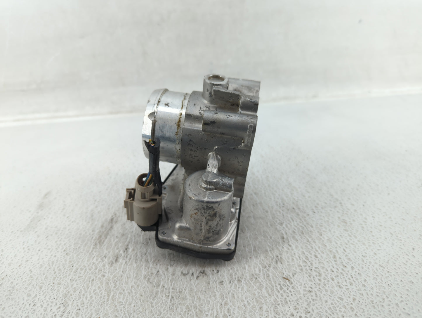 2014-2020 Ford Fusion Throttle Body P/N:DS7G-9F991-CA Fits Fits 2014 2015 2016 2017 2018 2019 2020 OEM Used Auto Parts - Oem