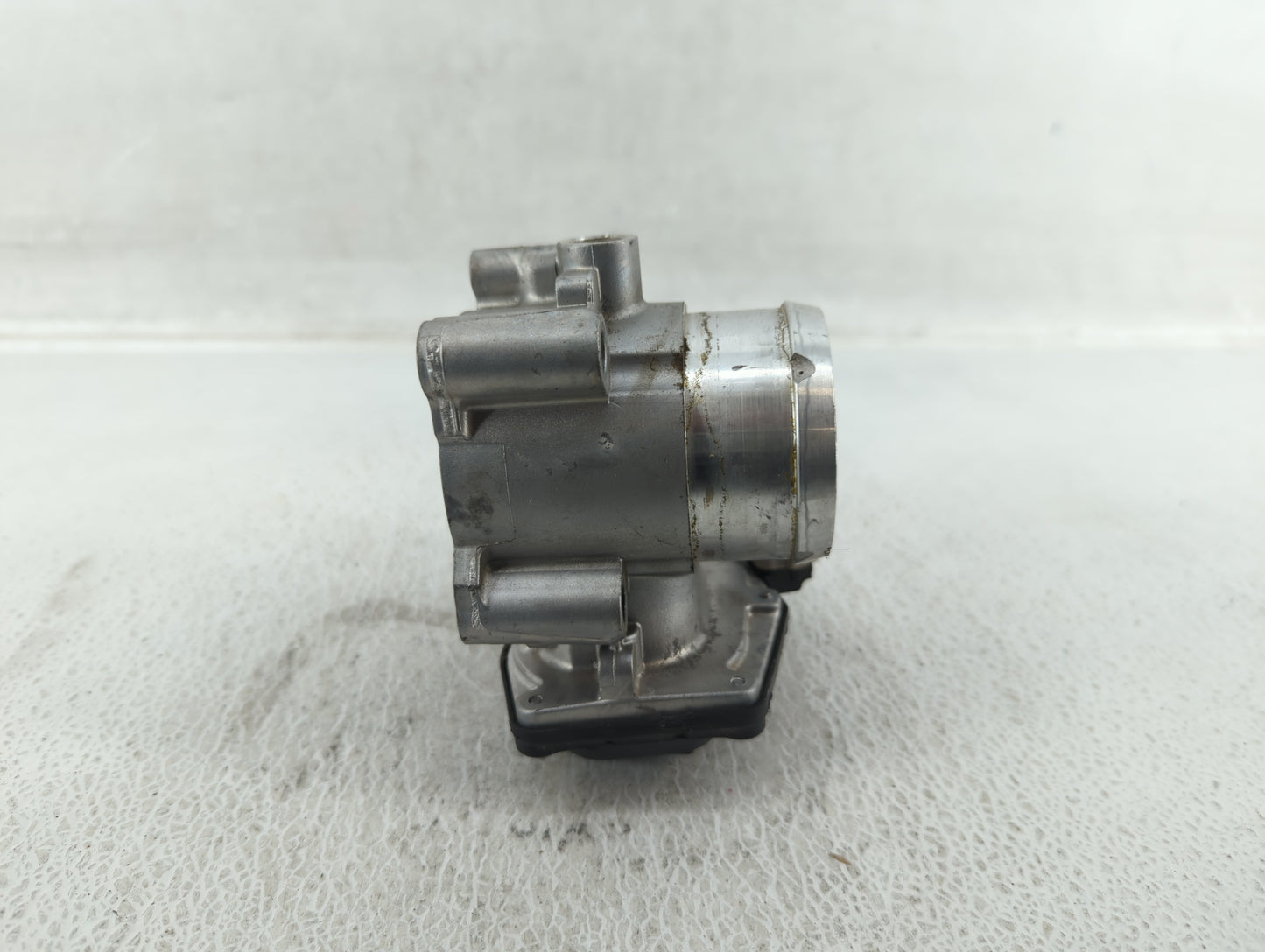 2014-2020 Ford Fusion Throttle Body P/N:DS7G-9F991-CA Fits Fits 2014 2015 2016 2017 2018 2019 2020 OEM Used Auto Parts - Oem