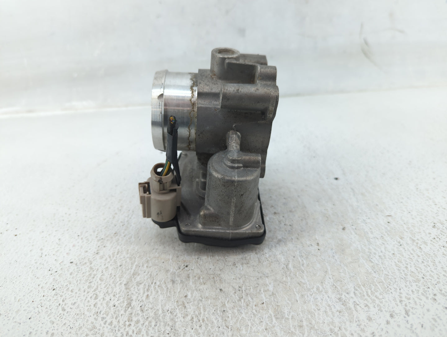 2014-2020 Ford Fusion Throttle Body P/N:DS7G-9F991-CA Fits Fits 2014 2015 2016 2017 2018 2019 2020 OEM Used Auto Parts - Oem