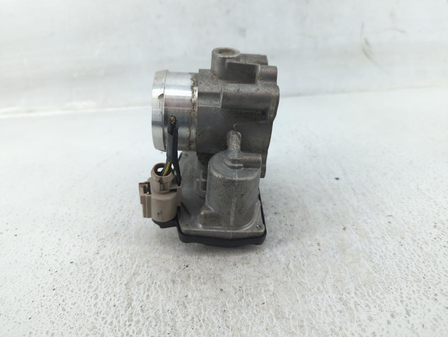 2014-2020 Ford Fusion Throttle Body P/N:DS7G-9F991-CA Fits Fits 2014 2015 2016 2017 2018 2019 2020 OEM Used Auto Parts - Oem