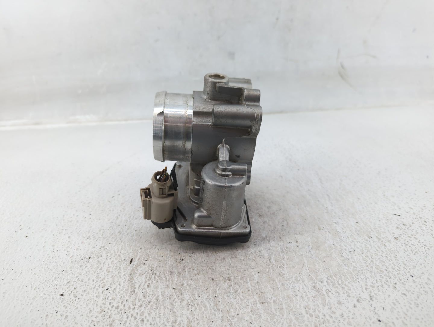 2014-2020 Ford Fusion Throttle Body P/N:DS7G-9F991-CA Fits Fits 2014 2015 2016 2017 2018 2019 2020 OEM Used Auto Parts - Oem