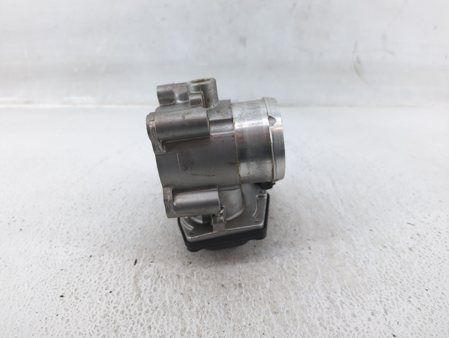 2014-2020 Ford Fusion Throttle Body P/N:DS7G-9F991-CA Fits Fits 2014 2015 2016 2017 2018 2019 2020 OEM Used Auto Parts - Oem