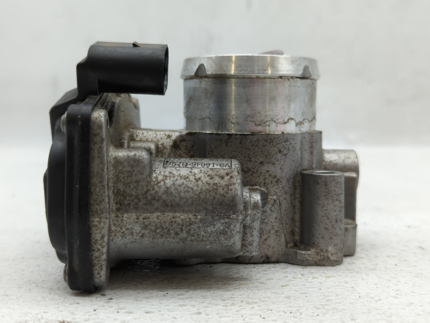 2014-2020 Ford Fusion Throttle Body P/N:DS7G-9F991-GA Fits Fits 2014 2015 2016 2017 2018 2019 2020 OEM Used Auto Parts - Oem