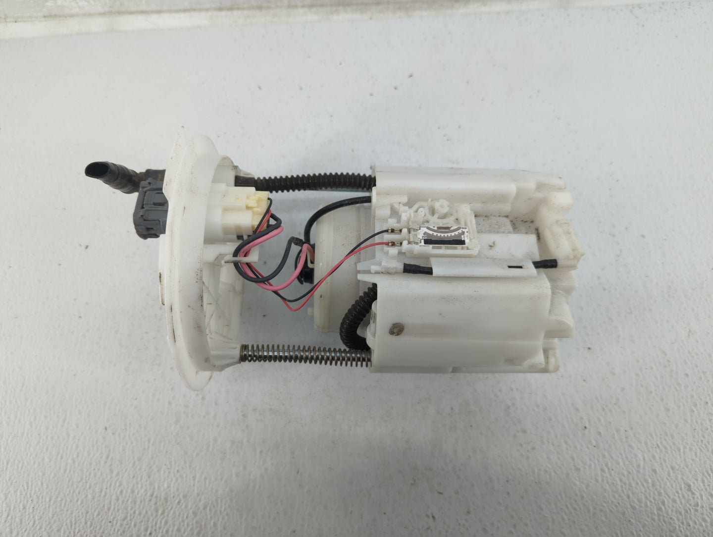 2013-2020 Ford Fusion Electrical Gas Fuel Pump Assembly - Oemusedautoparts1.com